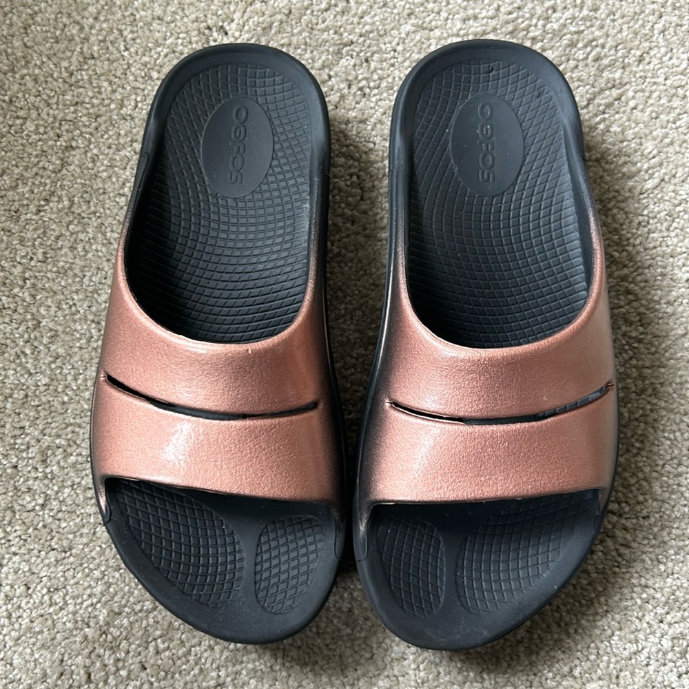 Women’s Oofos slides size 7 EU 38